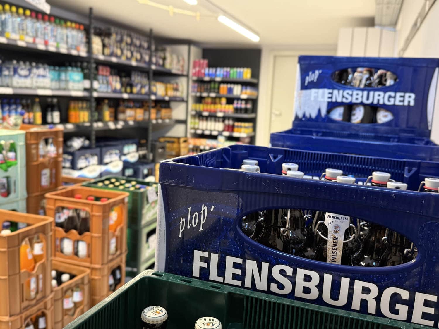 Getränkekisten im Strandmarkt
