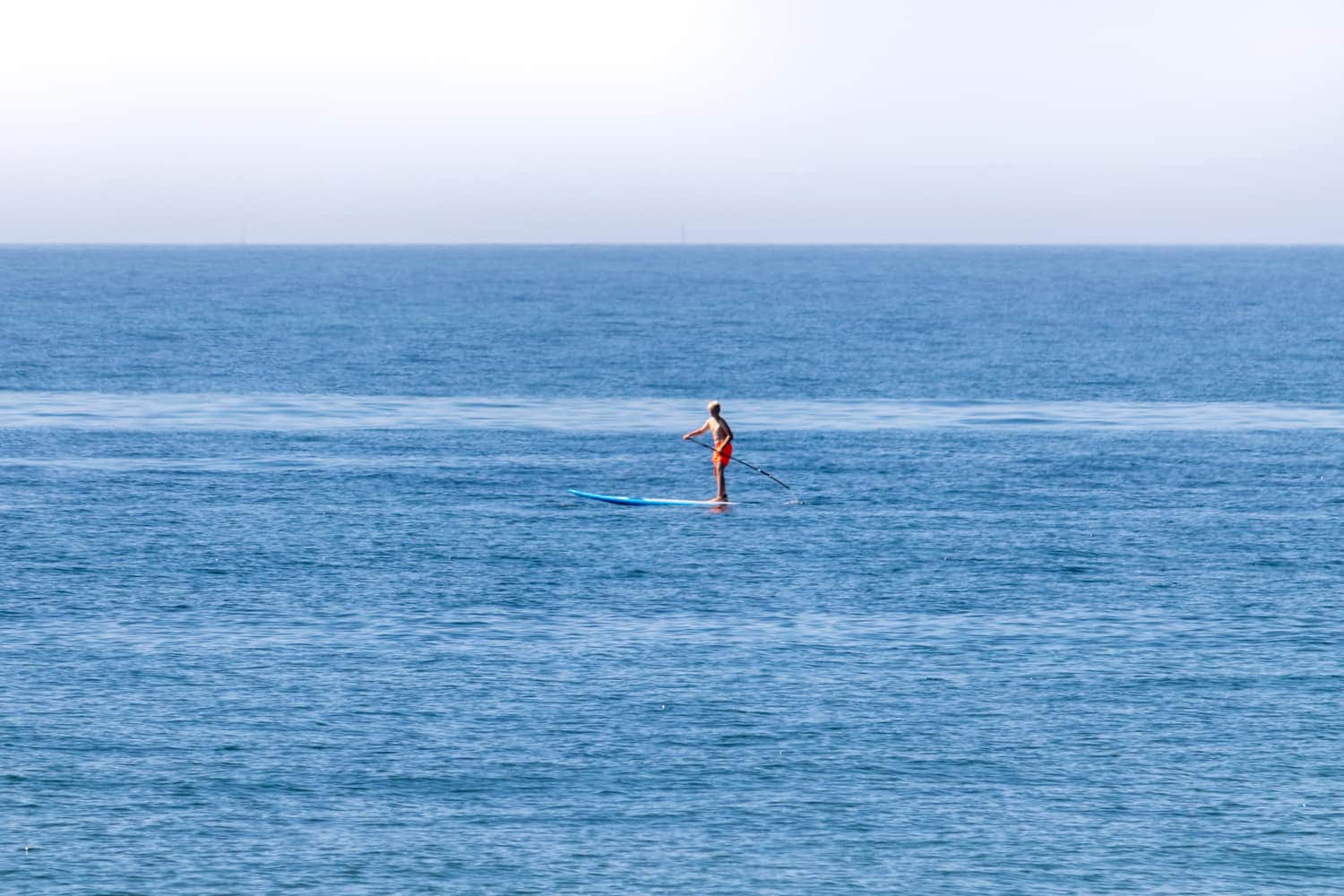 Stand-up-Paddler auf der ruhigen Ostsee