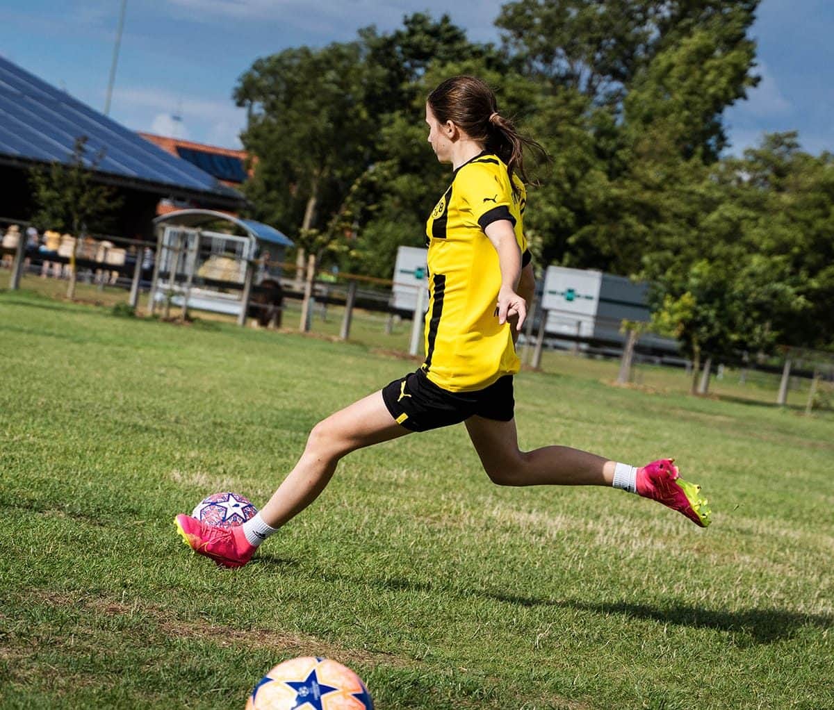 Fußball auf dem Sportplatz
